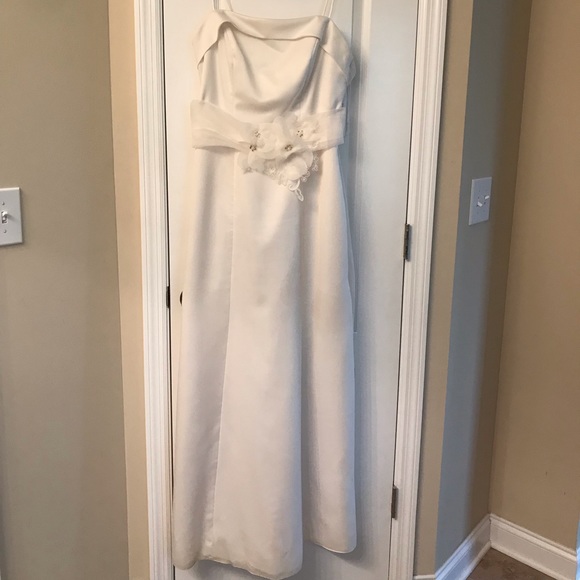 Belsole Light Ivory Wedding Gown - Picture 3 of 6